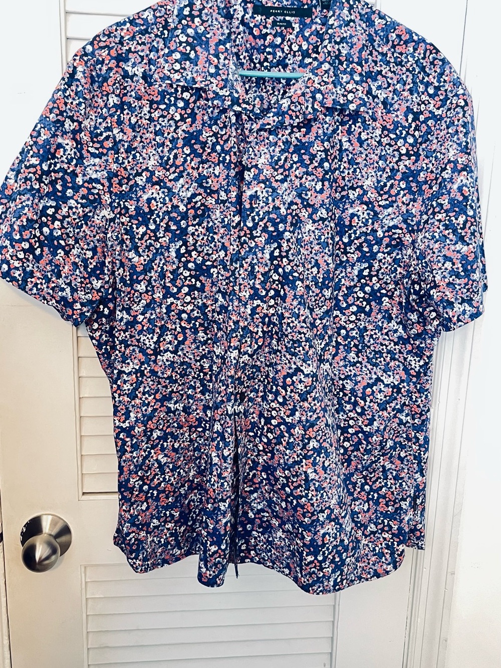 & Other Stories Navy Floral Short-Sleeve Button-Down with Pink & White Accents